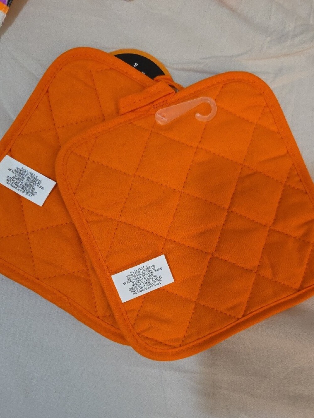 Halloween Kitchen Set 5 Pc NWT Oven Mitt Pot Holders Towels Black Neon - Picture 4 of 7